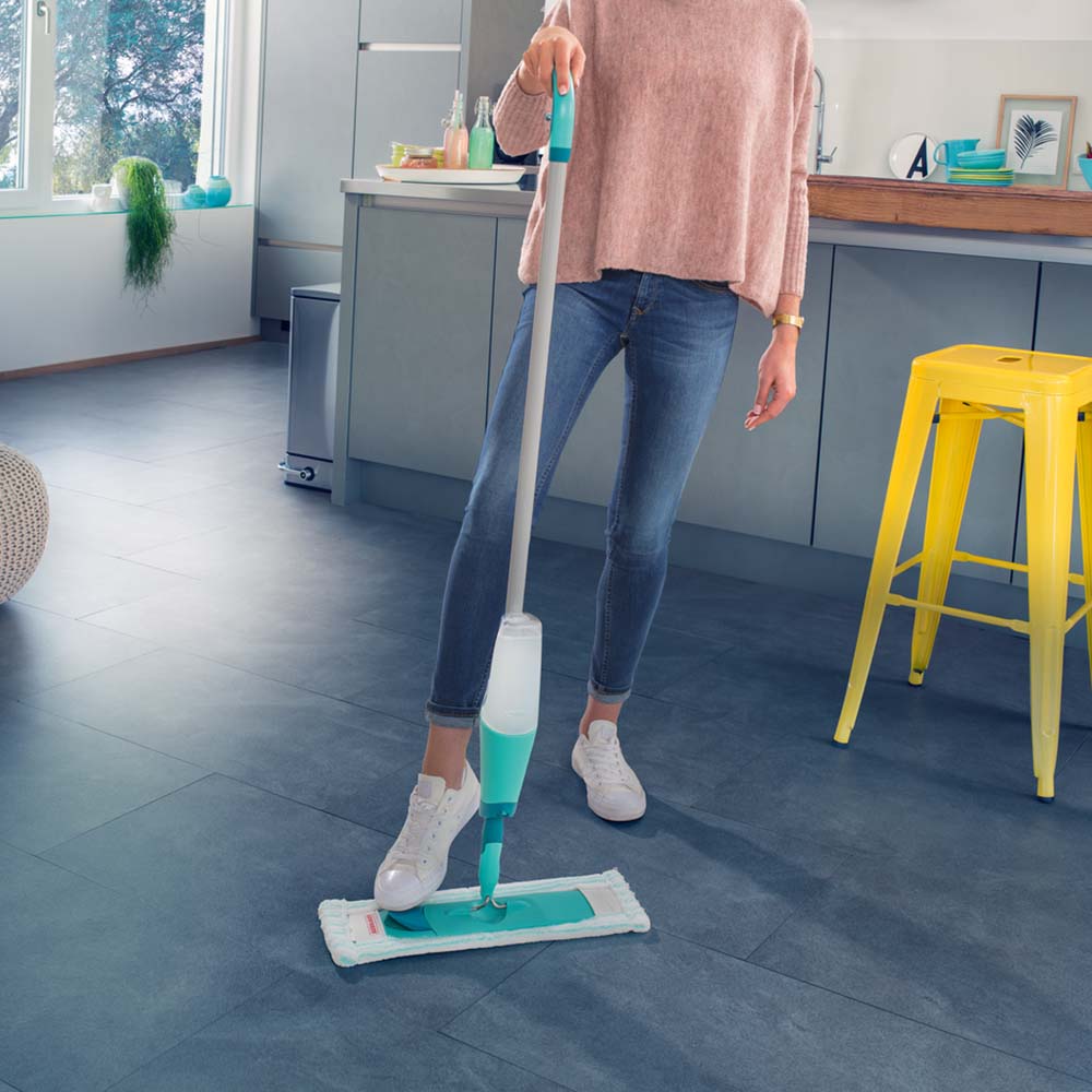 Leifheit Comfort-Spray Mop Easy Spray XL with Refill Set L56690